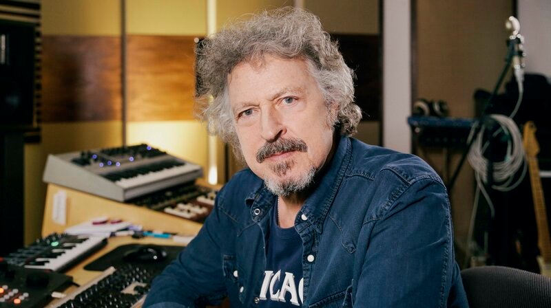 Die Sendung spannt einen musikalischen emotionalen Bilderbogen über das Leben in 24 Songs! Und natürlich ist auch in dieser kleinen, aber feinen Lieblingshitparade alles dabei von Udo Jürgens bis Motörhead! – Gast u.a. BAP-Frontmann Wolfgang Niedecken – Bild: WDR/Annika Fußwinkel Die Sendung spannt einen musikalischen emotionalen Bilderbogen über das Leben in 24 Songs! Und natürlich ist auch in dieser kleinen, aber feinen Lieblingshitparade alles dabei von Udo Jürgens bis Motörhead! – Gast u.a. BAP-Frontmann Wolfgang Niedecken – Bild: WDR/Annika Fußwinkel