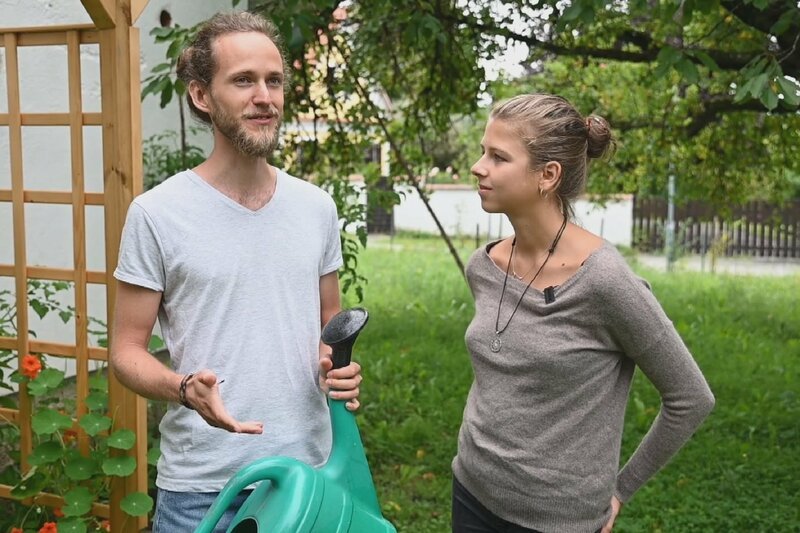 Philipp und Melanie, FFF-Aktivisten aus Wien, die coronabedingt aufs Land gezogen sind. – Bild: ZDF und Luisa Gold.