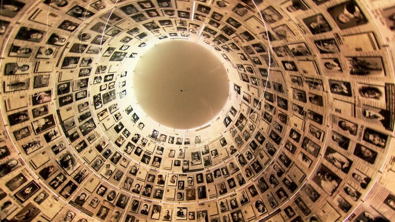 Bilder von Gerechten in der Gedenkstätte Yad Vashem in Jerusalem. – Bild: ORF
