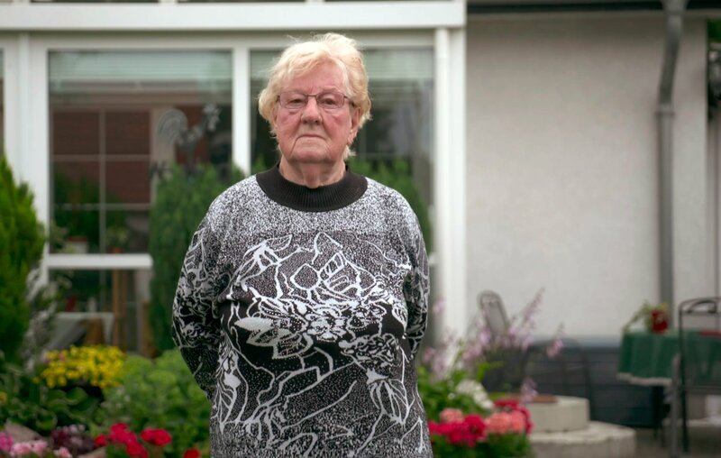 Eva Türke lebte mit ihrer Familie 25 Jahre in einem Mietshaus in Falkensee, bis vor Weihnachten 1989 ein Alteigentümer seine Ansprüche geltend macht. – Bild: MDR