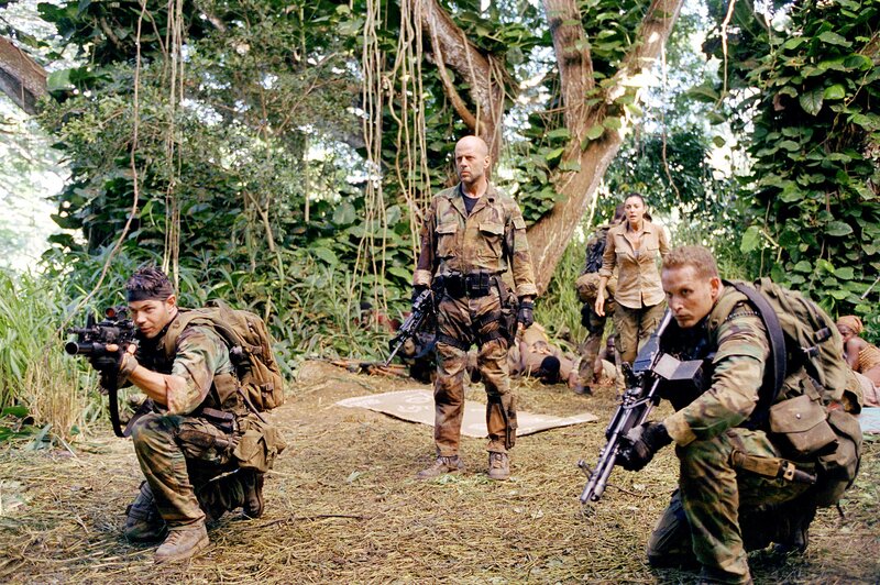 Tränen der Sonne – Bild: 2004 Sony Pictures Television International. All Rights Reserved. Lizenzbild frei