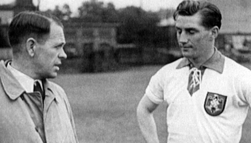 Fritz Walter als junger Spieler (re.) mit Sepp Herberger. – Bild: SWR