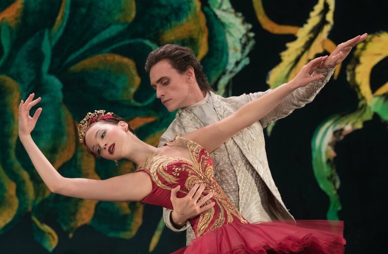 Dominika Egorova (Jennifer Lawrence, l.); Konstantin (Sergei Polunin, r.) – Bild: 2018 Twentieth Century Fox Film Corporation. All rights reserved. / Murray Close Lizenzbild frei Dominika Egorova (Jennifer Lawrence, l.); Konstantin (Sergei Polunin, r.) – Bild: 2018 Twentieth Century Fox Film Corporation. All rights reserved. / Murray Close Lizenzbild frei