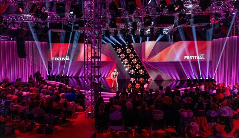 Miss Allie auf der Bühne des 3satFestival 2019 – Bild: ZDF und Torsten Silz.