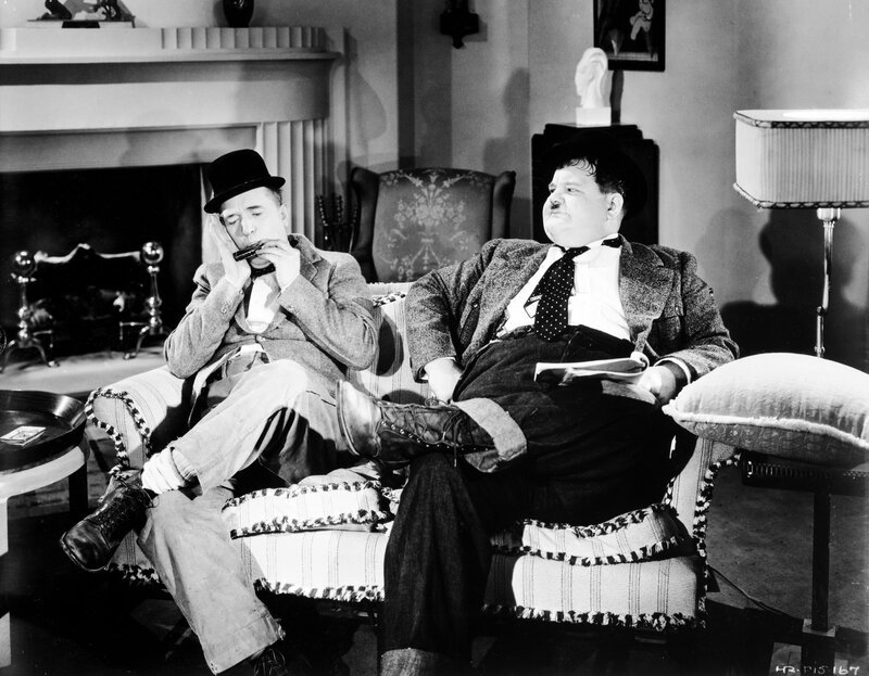 Stan (Stan Laurel, l.); Ollie (Oliver Hardy, r.) – Bild: 1934 Turner Entertainment Co. All rights reserved. Lizenzbild frei
