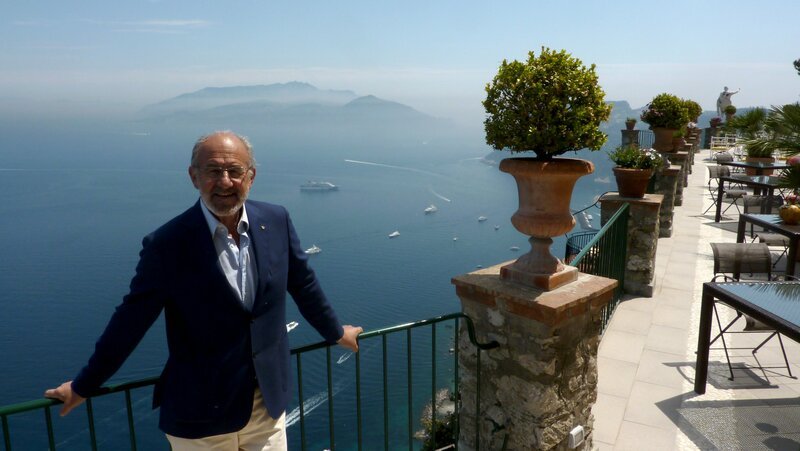 Hotelbesitzer statt Weltreisender – Paolo Signorini auf der Terrasse des Cesare Augustus. – Bild: tagesschau24
