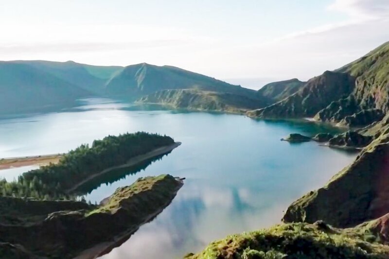 Lagoa do Fogo, lake in Portugal – Bild: Movement Creative