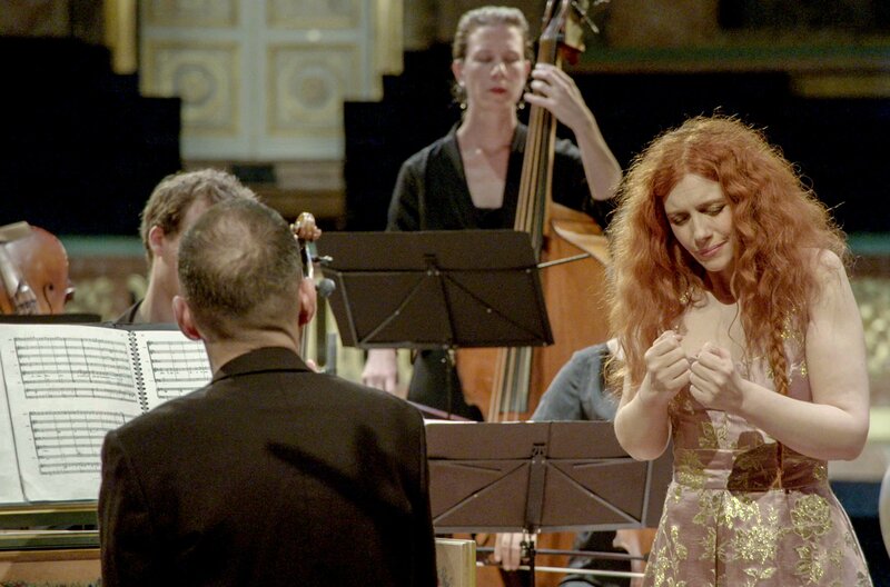 Ein musikalischer Spaziergang in Versailles – Bild: Camera Lucida /​ Patricia Petibon singt in der Royal Opera.