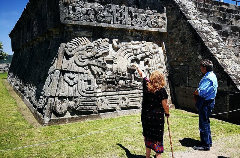 Für viele Völker Mittelamerikas galt der Quetzal als heiliger Vogel, dessen Federn hoch geschätzt wurden. Die Maya integrierten Motive des Quetzals in ihre Pyramiden. – Bild: Ricky Lopez Bruni /​ © Ricky Lopez Bruni