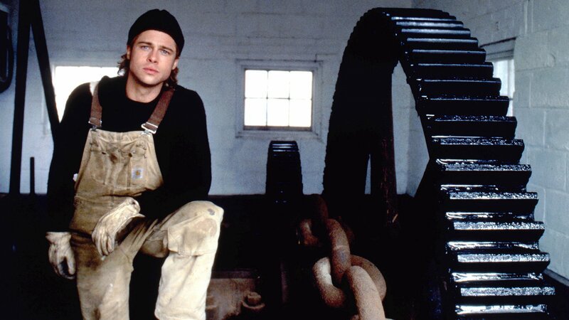 Der junge IRA-Kämpfer Frankie McGuire (Brad Pitt) taucht nach einer blutigen Schießerei mit der britischen Armee unter und reist unter dem Namen Rory Devaney in die USA.Der junge IRA-Kämpfer Frankie McGuire (Brad Pitt) taucht nach einer blutigen Schieüerei mit der britischen Armee unter und reist unter dem Namen Rory Devaney in die USA. – Bild: RTL Zwei Der junge IRA-Kämpfer Frankie McGuire (Brad Pitt) taucht nach einer blutigen Schießerei mit der britischen Armee unter und reist unter dem Namen Rory Devaney in die USA.Der junge IRA-Kämpfer Frankie McGuire (Brad Pitt) taucht nach einer blutigen Schieüerei mit der britischen Armee unter und reist unter dem Namen Rory Devaney in die USA. – Bild: RTL Zwei