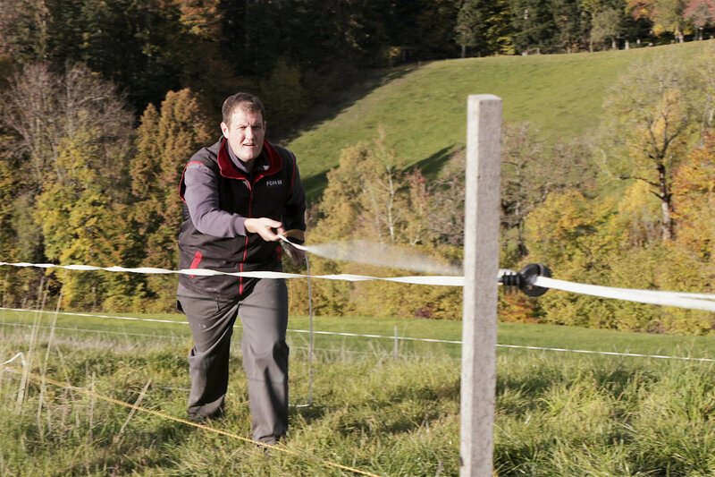 DOK Game Over – Im Sog der Computerspielsucht Im Schneckenhaus Schritt für Schritt musste Liby L. seine körperlichen Fähigkeiten wieder aufbauen. SRF – Bild: SRF1 DOK Game Over – Im Sog der Computerspielsucht Im Schneckenhaus Schritt für Schritt musste Liby L. seine körperlichen Fähigkeiten wieder aufbauen. SRF – Bild: SRF1