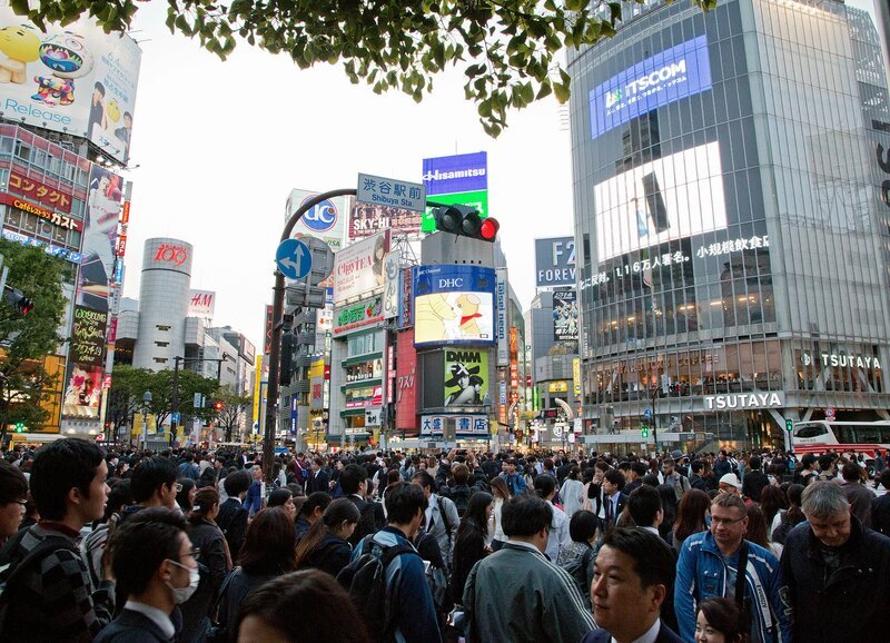 Tokios eindrücklichste Kreuzung in Shibuya. – Bild: ZDF und SRF.