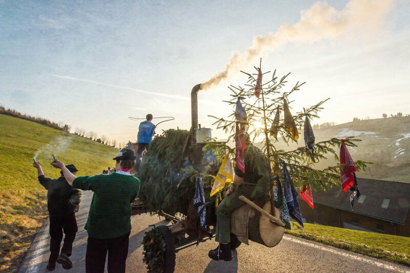 S’Bloch Umzug Schwellbrunn, Hundwil, Herisau SRF/Thomas Rickenmann – Bild: SRF1 S’Bloch Umzug Schwellbrunn, Hundwil, Herisau SRF/Thomas Rickenmann – Bild: SRF1