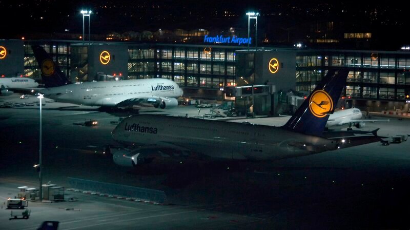Auch Deutschlands größter Flughafen, der Flughafen Frankfurt am Main musss sich gegen einen Stromausfall wappnen. – Bild: HR
