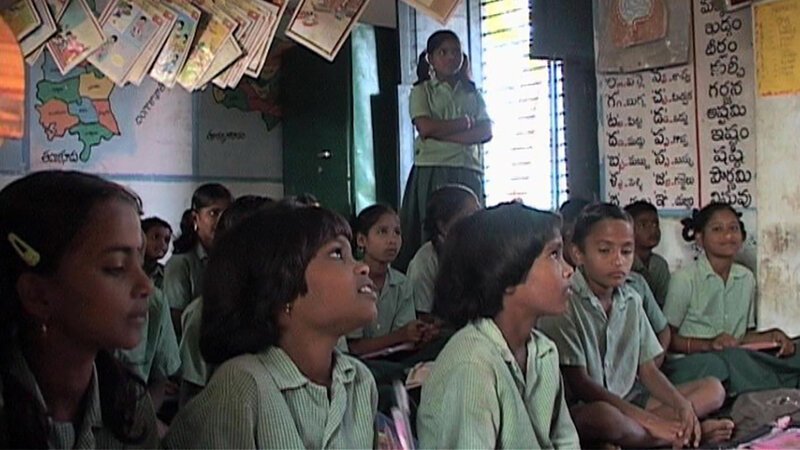 Schulunterricht in Indien – Bild: Bibel TV