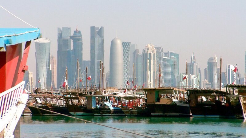 Katar gilt als das reichste Land der Welt. Die Hauptstadt Doha ist das Zentrum des Landes. – Bild: ZDF und NDR/Vincent TV/Stefan Paul. Katar gilt als das reichste Land der Welt. Die Hauptstadt Doha ist das Zentrum des Landes. – Bild: ZDF und NDR/Vincent TV/Stefan Paul.