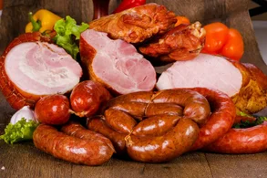 Smoked pork meat over wooden background – Bild: depositphotos Smoked pork meat over wooden background – Bild: depositphotos