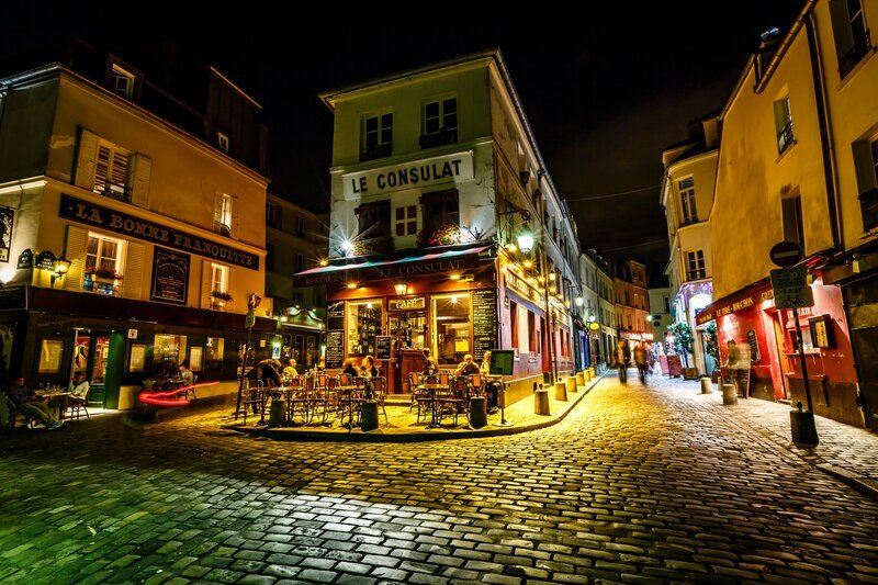 Blick auf das typische Pariser Café le consulat auf dem Montmartre, Frankreich – Bild: Depositphotos