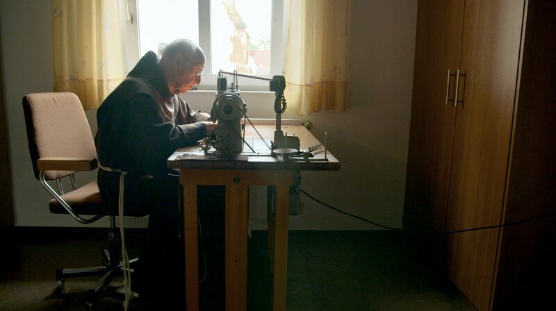 Neues Leben im Kloster – Bild: WDR/​alpha container GmbH