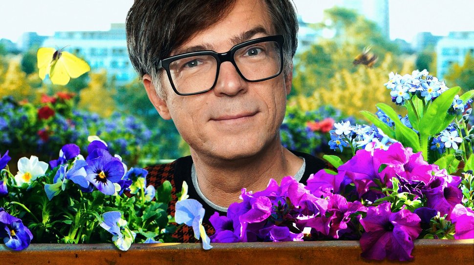 Der Frühling weckt die Natur und lockt die Gartenfreunde raus. Gärtnern ist in. Zu Corona-Zeiten stürmen so viele wie nie zuvor in die Garten-Center. Was hilft dem Garten? Schlaue Tipps gibt’s viele. Quarks zeigt, welche wissenschaftlich belegt sind. – Ralph Caspers moderiert die Sendung. – Bild: WDR/Annika Fußwinkel/picture alliance/R. Goldmann/Horst_Ossinger