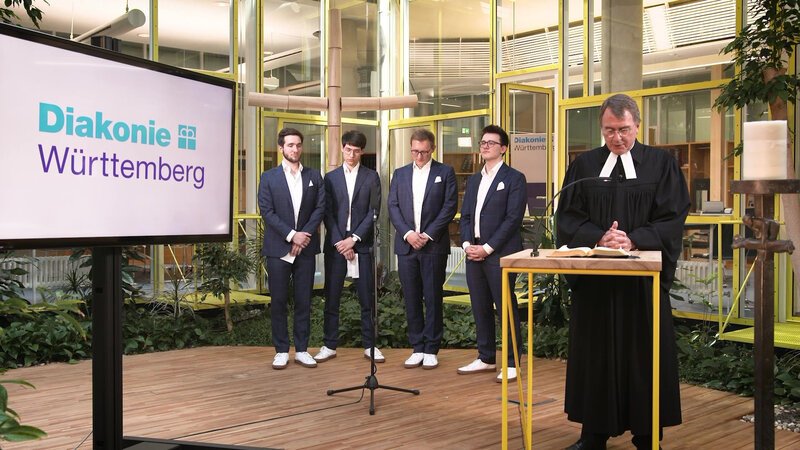 Hanke Brothers, Oberkirchenrat Dieter Kaufmann (v.l.) – Bild: Bibel TV