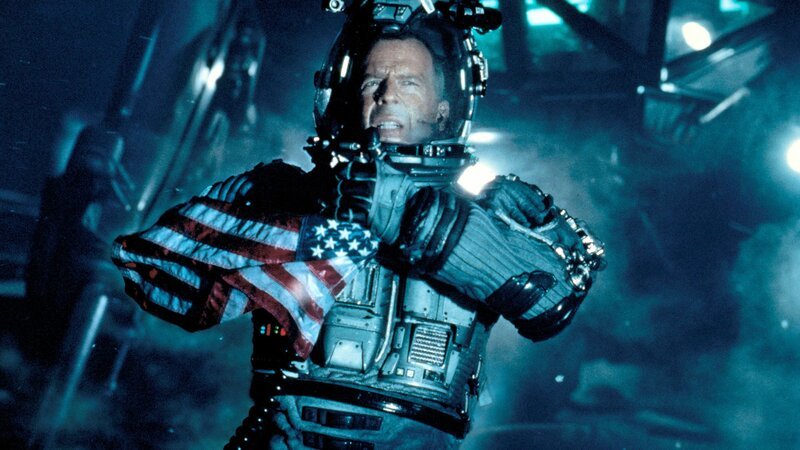 Harry Stamper (Bruce Willis) auf seiner riskanten Mission.. – Bild: RTL Zwei Harry Stamper (Bruce Willis) auf seiner riskanten Mission.. – Bild: RTL Zwei