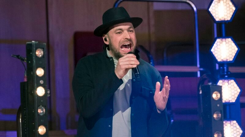 Die „BeerBitches“ schlagen gemeinsam mit dem WDR Funkhausorchester an diesem Abend klassische Töne an. Die Coverversionen weltbekannter Hits und eigene Songs der BeerBitches werden erstmals klassisch arrangiert und gemeinsam mit ihrer Band „Loose Ladyboys“ und dem WDR Funkhausorchester in der Kölner Philharmonie uraufgeführt. Als Special Guest ist Sänger Max Mutzke mit dabei. – Bild: WDR/​Ben Knabe