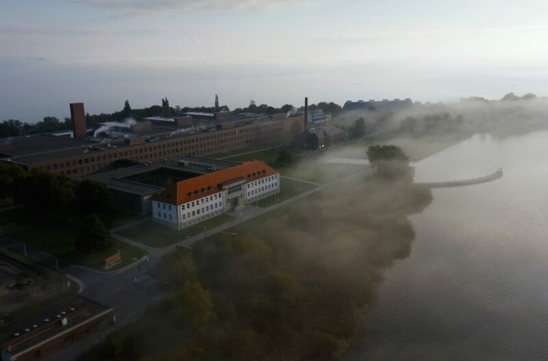 In den hermetisch abgeschirmten Laboren des Friedrich-Loeffler-Instituts werden die gefährlichsten Viren der Welt erforscht. – Bild: ZDF /​ © Michael Kern /​ © Michael Kern