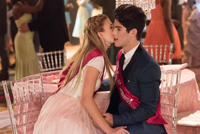 L-R: Caitlyn (Tiera Skovbye) and Davis (Rahart Adams) – Bild: Nickelodeon L-R: Caitlyn (Tiera Skovbye) and Davis (Rahart Adams) – Bild: Nickelodeon