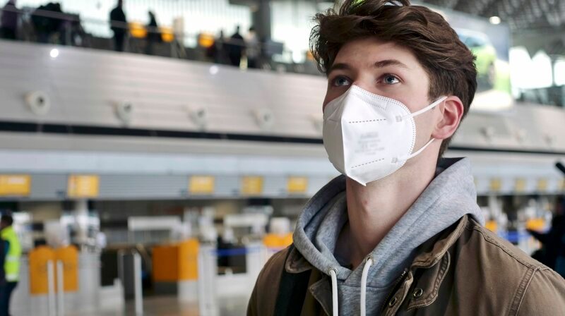 Lukas H. wäre gerne Lufthansa-Pilot geworden, aber die Lufthansa stoppte die Ausbildung wegen Corona. – Bild: HR/​Katrin Wegner