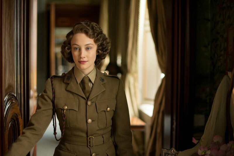 Elizabeth (Sarah Gadon) in Uniform. Während des Zweiten Weltkriegs machte sie eine Ausbildung, bei der sie auch das LKW-Fahren erlernte. – Bild: ZDF und Nick Wall.