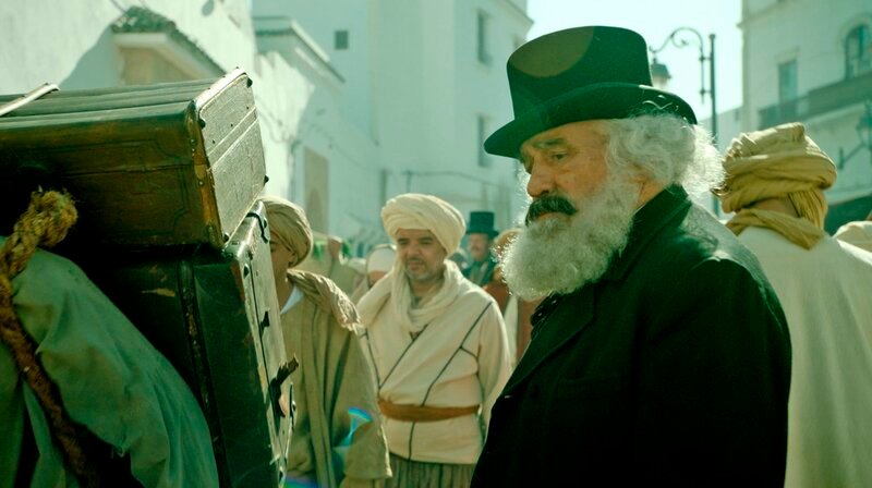 Karl Marx (Mario Adorf) verbringt 1882 einige Monate in Algier, um sich auszukurieren. – Bild: phoenix/​ZDF/​Martin Christ