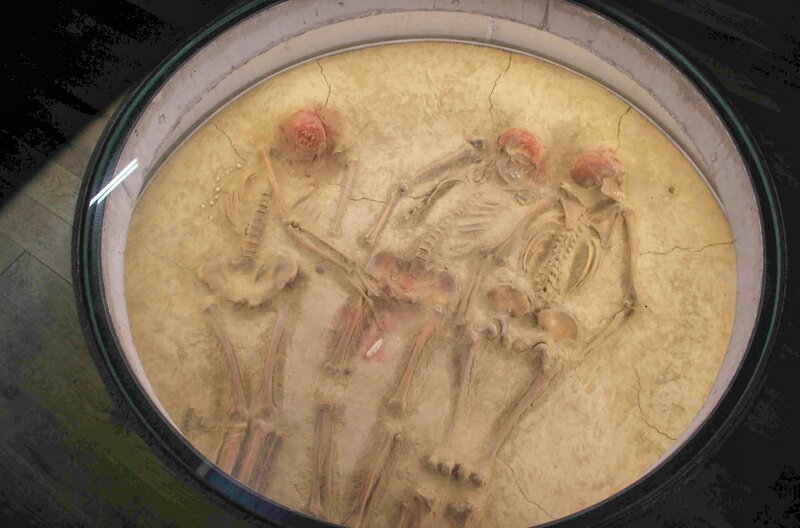 Frauen und Männer der Steinzeit – Bild: ARTE /​ © Libres /​ © Libres