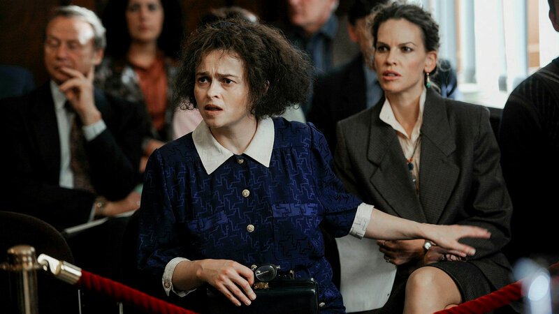 Eleanor & Colette Helena Bonham Carter als Eleanor Riese, Hilary Swank als Colette Hughes SRF/Elsani Film GmbH · Potemkino Port · MMC Movies Köln GmbH – Bild: SRF2 Eleanor & Colette Helena Bonham Carter als Eleanor Riese, Hilary Swank als Colette Hughes SRF/Elsani Film GmbH · Potemkino Port · MMC Movies Köln GmbH – Bild: SRF2