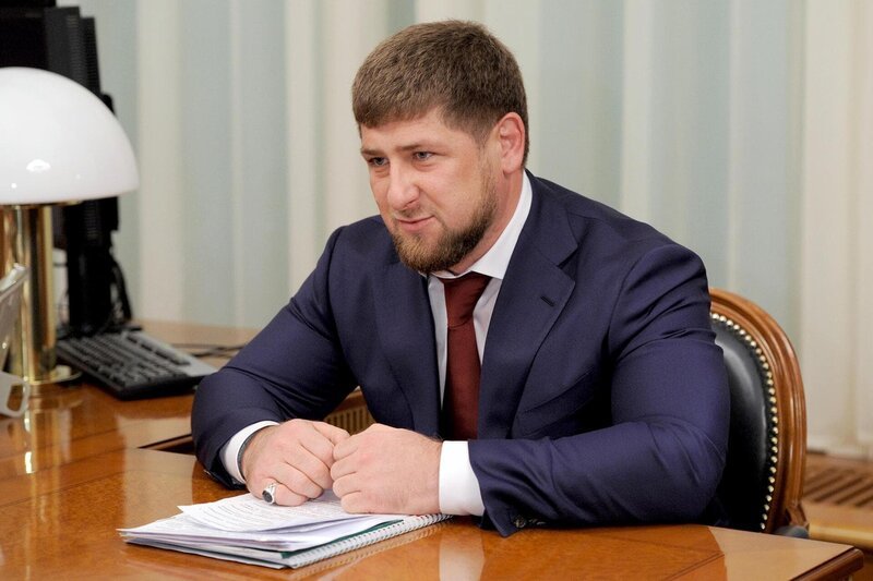 Ramsan Kadyrow, 2007 auf Wladimir Putins Vorschlag zum Oberhaupt von Tschetschenien, einer autonomen russischen Teilrepublik mit 1,3 Millionen Einwohnern, gewählt. – Bild: arte