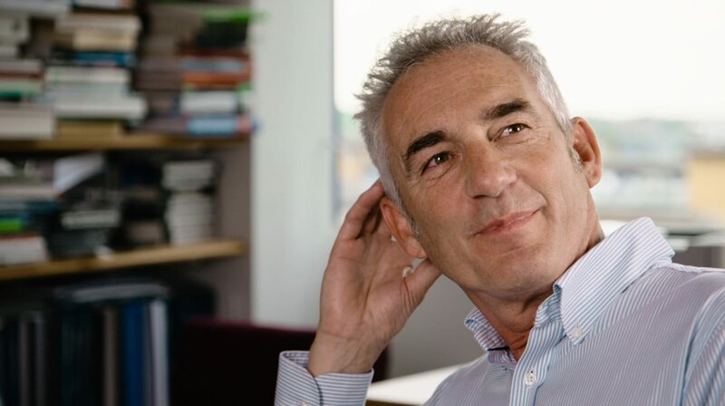 Tim Jackson, weltberühmter Ökonom und Wachstumskritiker. – Bild: ZDF und WDR/Port au Prince Film & Kultur. Tim Jackson, weltberühmter Ökonom und Wachstumskritiker. – Bild: ZDF und WDR/Port au Prince Film & Kultur.