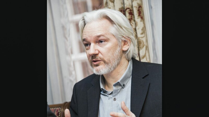 Die US-Regierung will Julian Assange wegen Spionage anklagen. Der Gründer der Enthüllungsplattform WikiLeaks findet Asyl in der Ecuadorianischen Botschaft in London. Dort wird er heimlich rund um die Uhr überwacht. – Bild: ZDF und Nicolas Vescovacci./​Nicolas Vescovacci