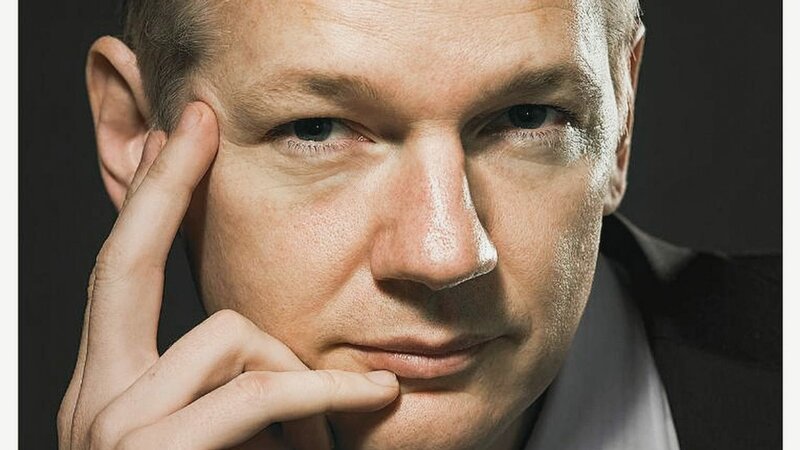 Julian Assange veröffentlicht auf seiner Webseite WikiLeaks vertrauliche Dokumente der US-Regierung. Seitdem gilt er als einer der gefährlichsten Staatsfeinde. – Bild: ZDF und Nicolas Vescovacci,./​Nicolas Vescovacci,