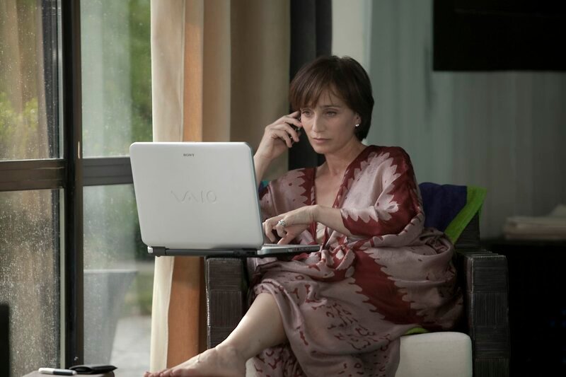 Christine Rivière (Kristin Scott Thomas)   – Bild: Pascal Chantier /​ 2010 SBS Films ‐ France 2 Cinéma ‐ Divali Films