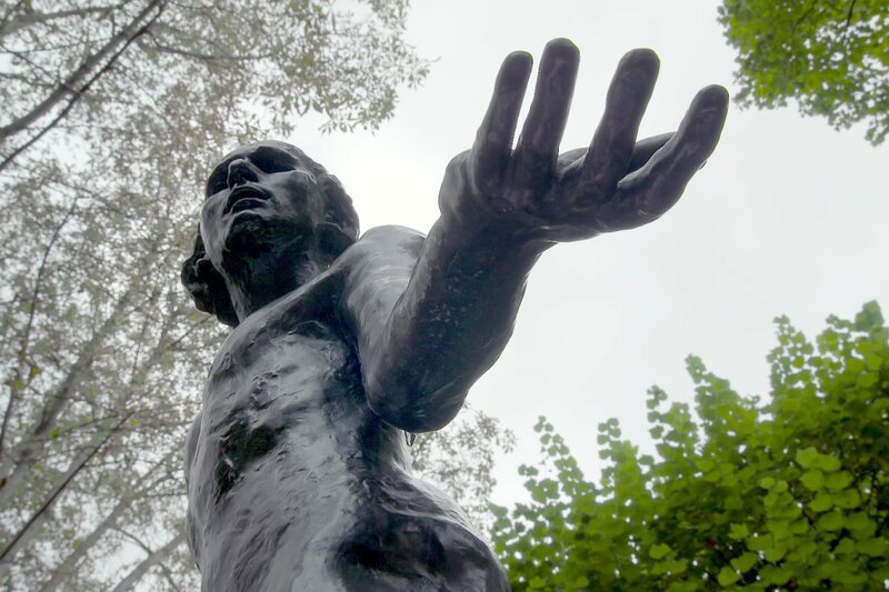 Skulptur des Bildhauers Auguste Rodin im Garten des Musée Rodin – Bild: ARTE France /​ © Schuch Prod