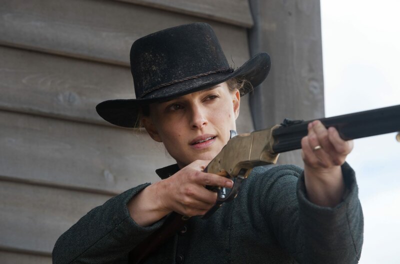 Jane (Natalie Portman) hat eine Waffe. – Bild: ARD Degeto/​BR/​Square One Entertainment
