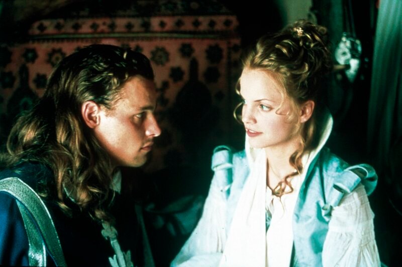 D’Artagnan (Justin Chambers) und Francesca Bonacieux (Mena Suvari). – Bild: Toro Entertainment D’Artagnan (Justin Chambers) und Francesca Bonacieux (Mena Suvari). – Bild: Toro Entertainment