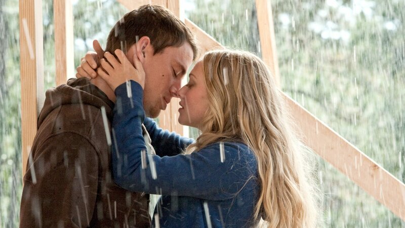Für John (Channing Tatum) und Savannah (Amanda Seyfried) ist es Liebe auf den ersten Blick – Bild: RTL2