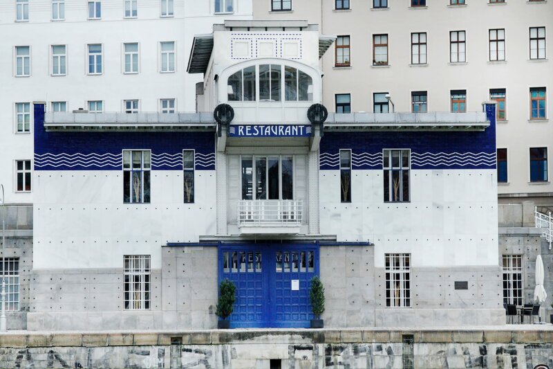 Schützenhaus am Donaukanal (jetztiges Restaurant „Otto Wagner Schützenhaus“). – Bild: ORF/​TV and More/​Steininger