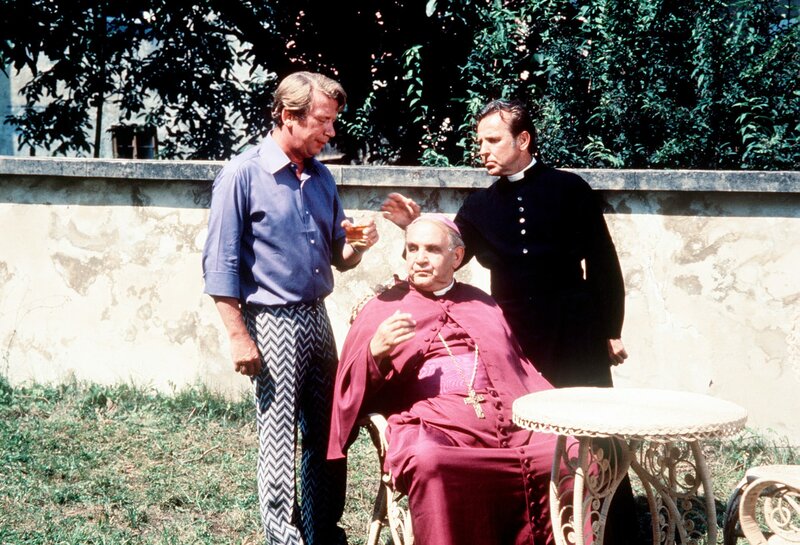 Hochwürden drückt ein Auge zu – Bild: ORF/​LISA-Film