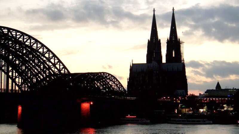 Katholischer Gottesdienst live zum Mitfeiern: montags bis freitags immer um 8 Uhr morgens aus der Marienkapelle des Kˆlner Doms. – Bild: Bibel TV