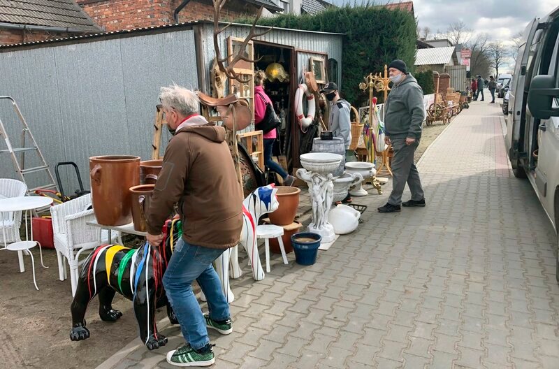 In Czacz werden Antiquitäten aus Belgien, Holland und Deutschland verkauft. – Bild: WDR In Czacz werden Antiquitäten aus Belgien, Holland und Deutschland verkauft. – Bild: WDR