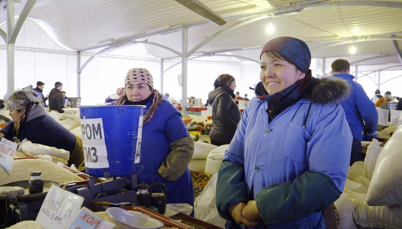 Reisverkäuferinnen auf dem Basar in Tashkent, der Hauptstadt Usbekistans. – Bild: ZDF und NDR/Andrzej Król. Reisverkäuferinnen auf dem Basar in Tashkent, der Hauptstadt Usbekistans. – Bild: ZDF und NDR/Andrzej Król.