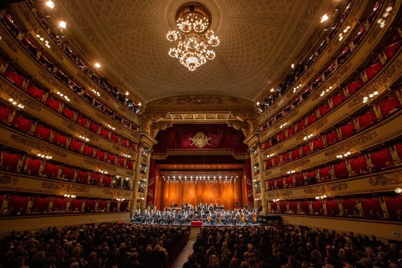 Die Wiener Philharmoniker in der Mailänder Scala. – Bild: ZDF und Marco Brescia und Rudy Amisano © Teatro alla Scala.