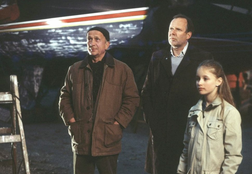 Carla (Neelam Schlemminger), die Tochter von Kommissar Klaus Borowski (Axel Milberg), ist seit der Scheidung nur alle zwei Wochen bei ihrem Vater. Diesmal ist sie zu ihm ausgebüxt und weigert sich, ihrer Mutter Bescheid zu sagen. – Bild: NDR/Manju Sawhney